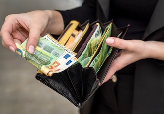 DOBRE NOVICE ZA ZAPOSLENE?! Delodajalci in sindikati so se strinjali glede plač – poglejte, kaj predlagajo!