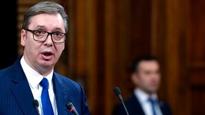 POLITIČNA DRAMA V BEOGRADU! BRNABIĆEVA OPOZARJA NA ARETACIJO VUČIĆA, ODSTOPILA PA JE TUDI DIREKTORICA RTS – POGLEJTE, KAJ SE DOGAJA PO VOLITVAH!