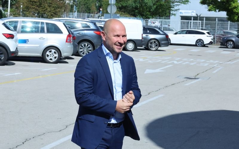 NEVERJETEN ZAPLET PRI DRŽAVNEM PODJETJU DARS! IZBRALI SO PONUDBO S PROIZVAJALCEM, KI SPLOH NE OBSTAJA – POGLEJTE, KAJ JE UGOTOVILA REVIZIJSKA KOMISIJA!