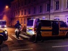 GROZA V ŠOLI: 19-letnik z nožem napadel dijake in učitelje – Nato je pobegnil, policija ga je našla…