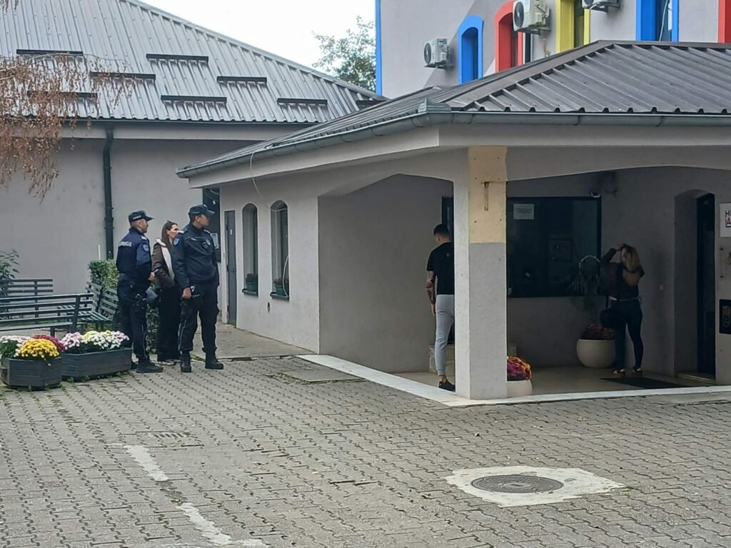 IZBORI U SRBIJI POD LUPOM! CRTA OBJAVILA PODATKE KOJI OTVARAJU OZBILJNA PITANJA – POGLEDAJTE ŠTA VUČIĆ RADI NA BIRAČKIM MESTIMA