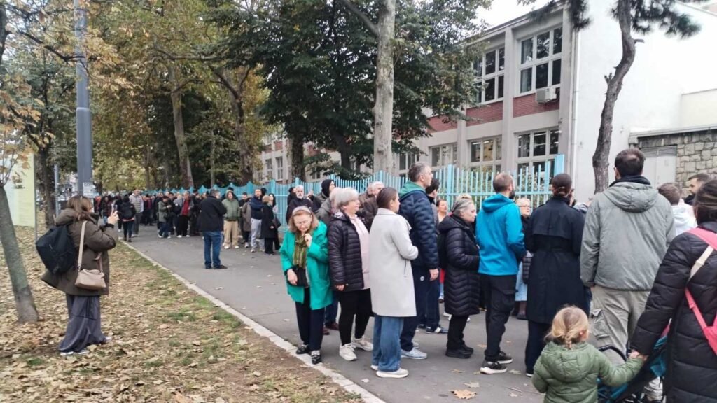 IZBORI U SRBIJI POD LUPOM! CRTA OBJAVILA PODATKE KOJI OTVARAJU OZBILJNA PITANJA – POGLEDAJTE ŠTA VUČIĆ RADI NA BIRAČKIM MESTIMA