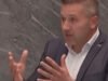 VIDEO: Kakšna drama – Reberšek razgalil življenjepis poslanke Levice – poglejte kje je bila zaposlena: ”Da vas nikoli več ne slišim!”