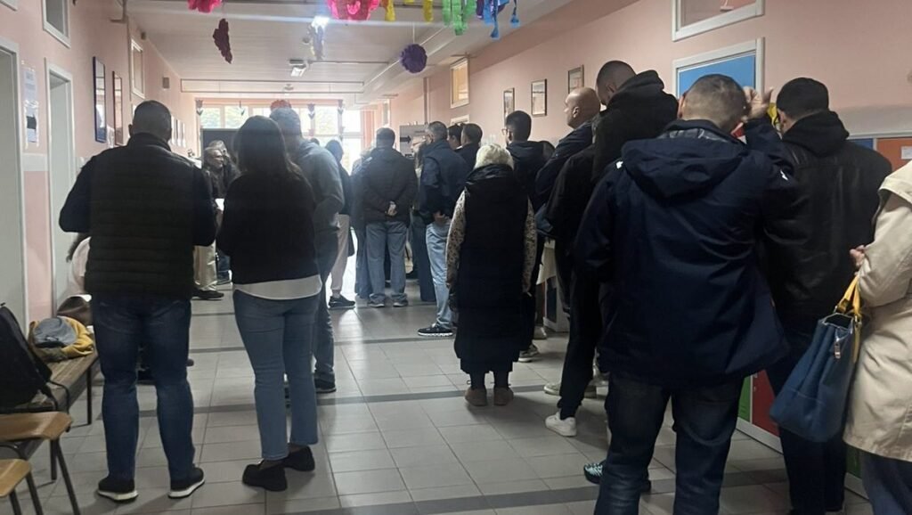 IZBORI U SRBIJI POD LUPOM! CRTA OBJAVILA PODATKE KOJI OTVARAJU OZBILJNA PITANJA – POGLEDAJTE ŠTA VUČIĆ RADI NA BIRAČKIM MESTIMA
